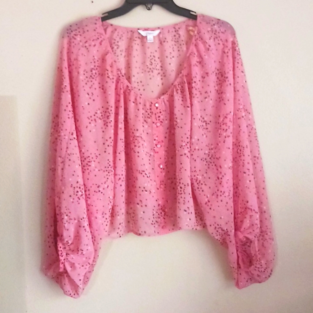 Pink blouse with stars
